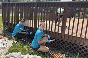 group-volunteers-300x200