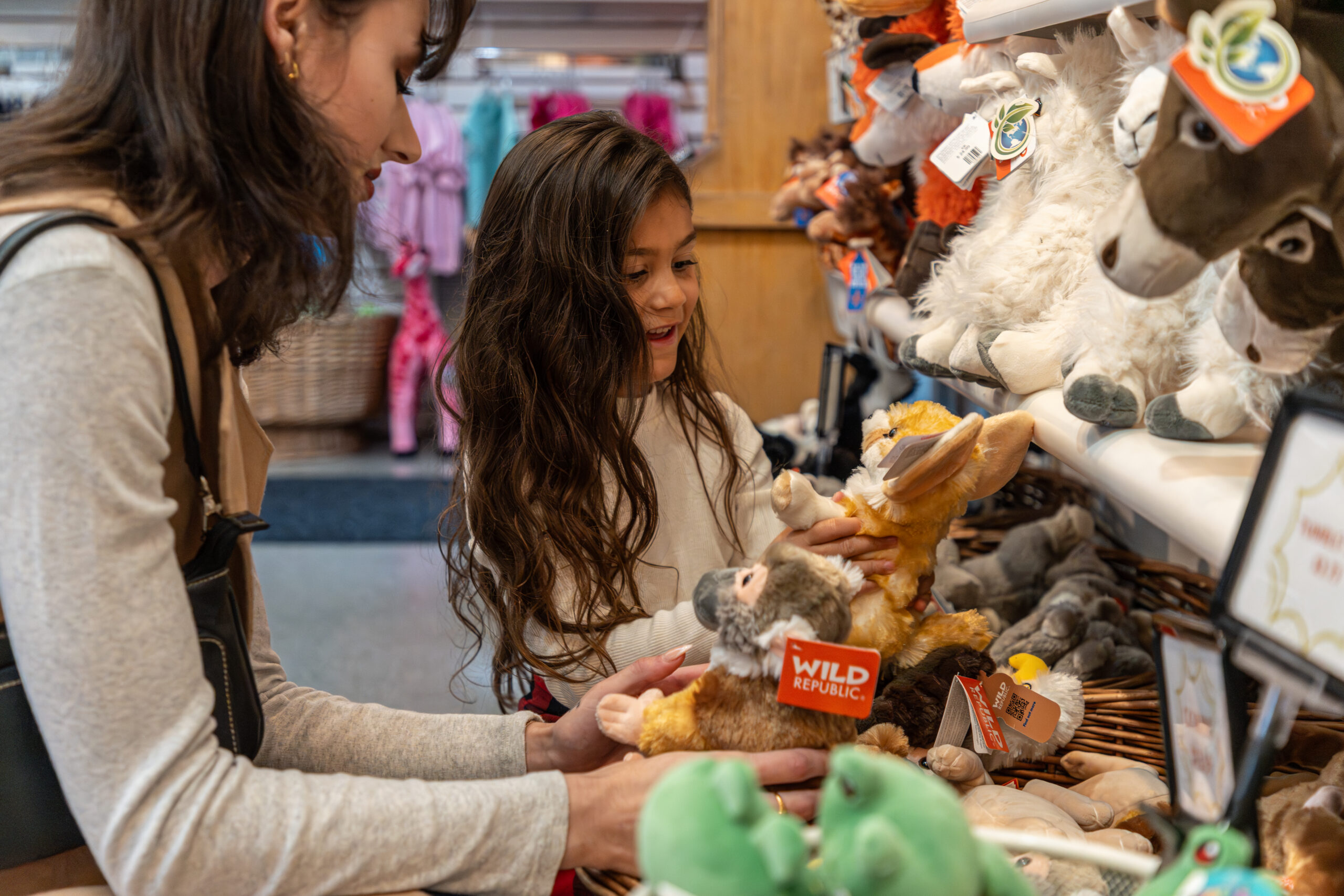 gift-shop-photos-with-family-1